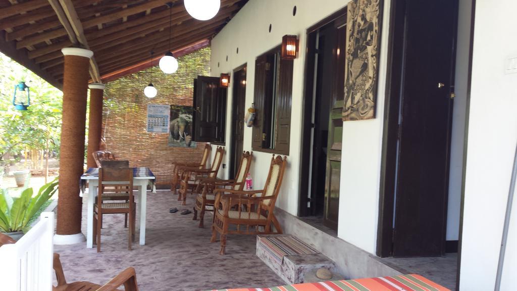 Aknara Rest Hotell Weligama Exteriör bild