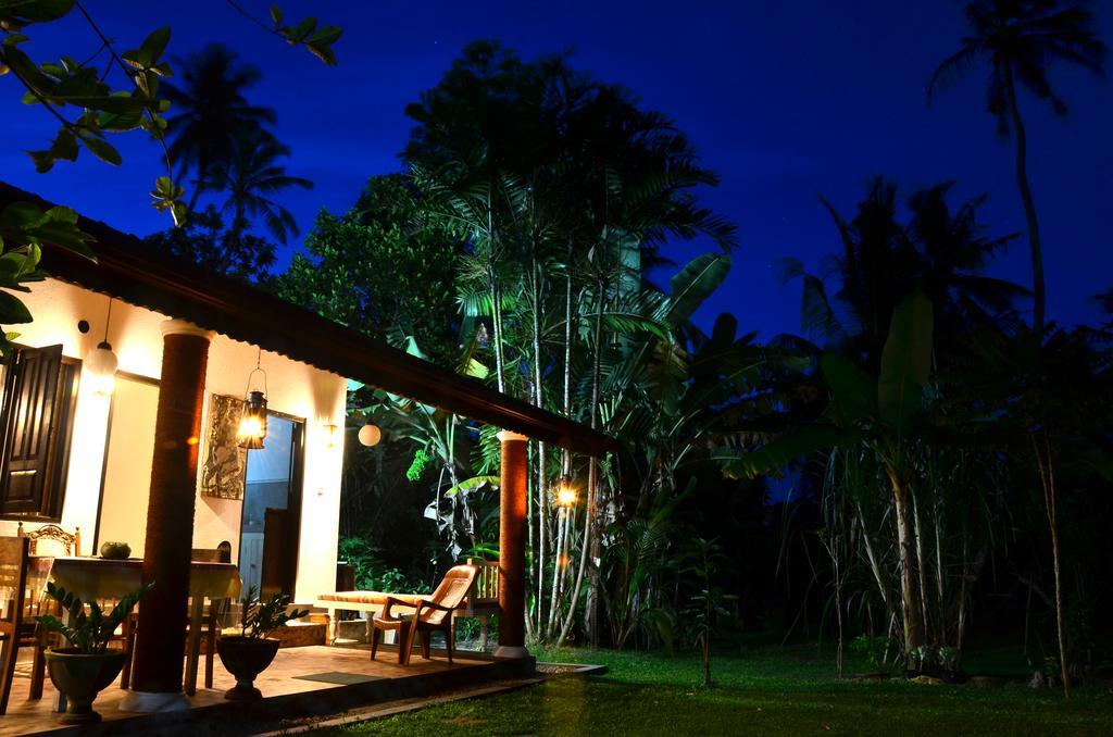 Aknara Rest Hotell Weligama Exteriör bild