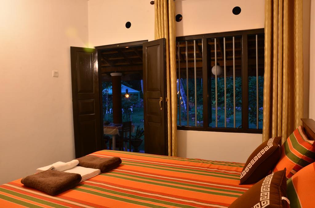 Aknara Rest Hotell Weligama Exteriör bild