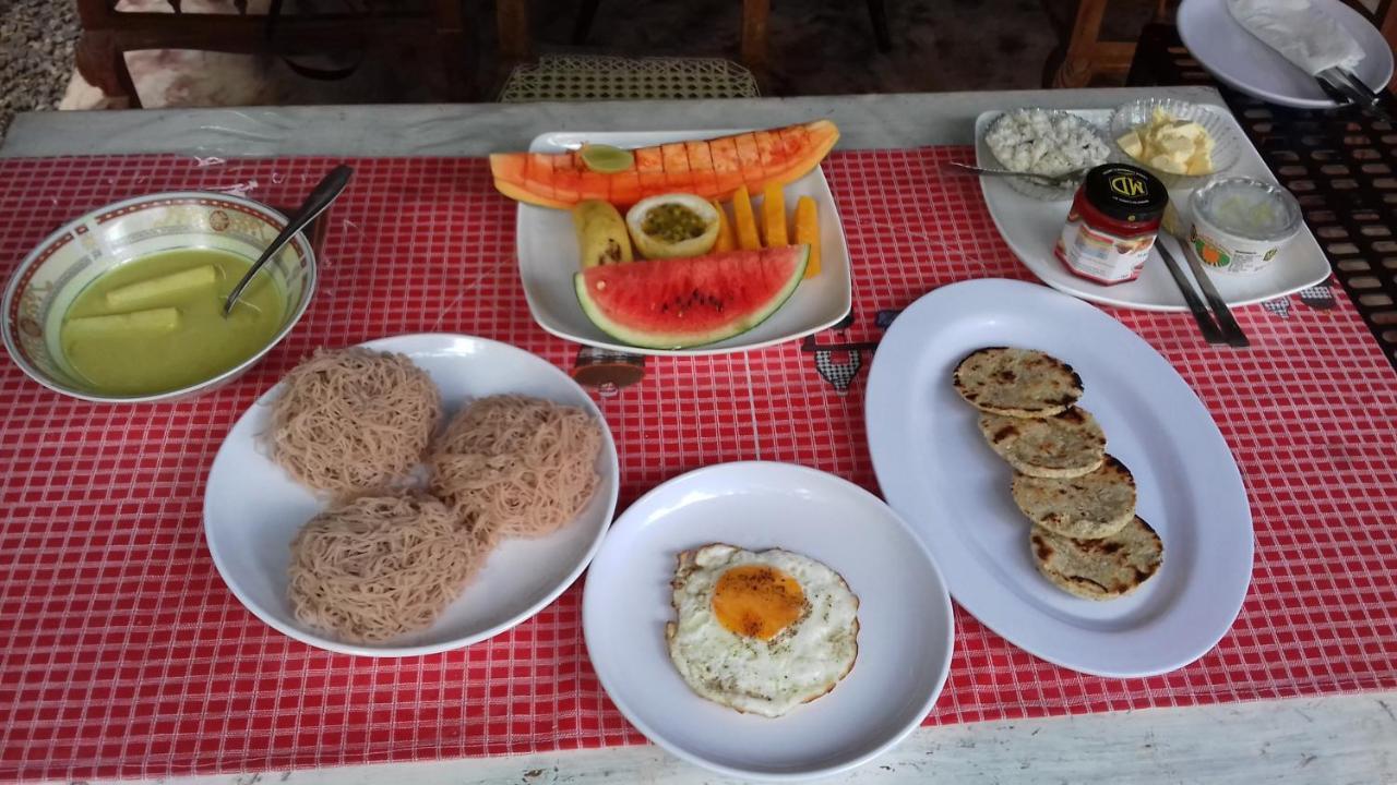 Aknara Rest Hotell Weligama Exteriör bild